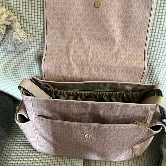 Diaper bag - Picture 2 of 3